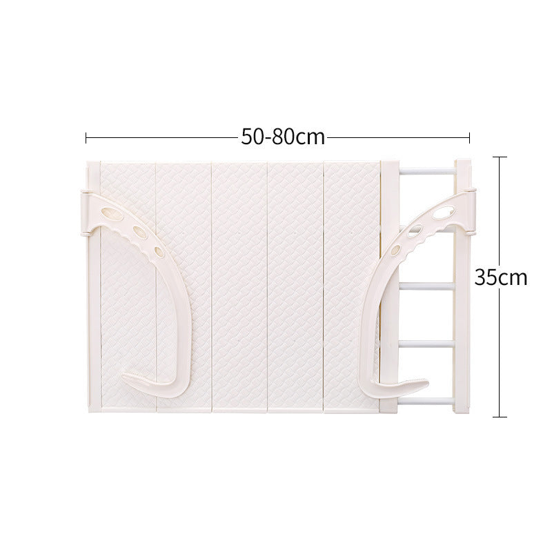 Suszarka do ubrań wisząca na parapecie