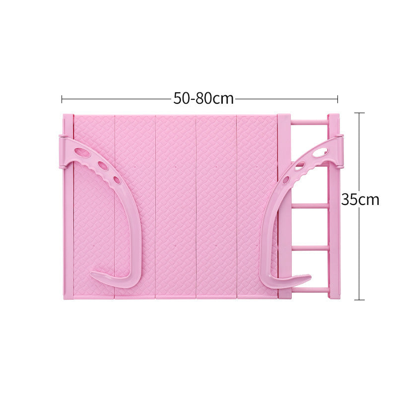 Suszarka do ubrań wisząca na parapecie