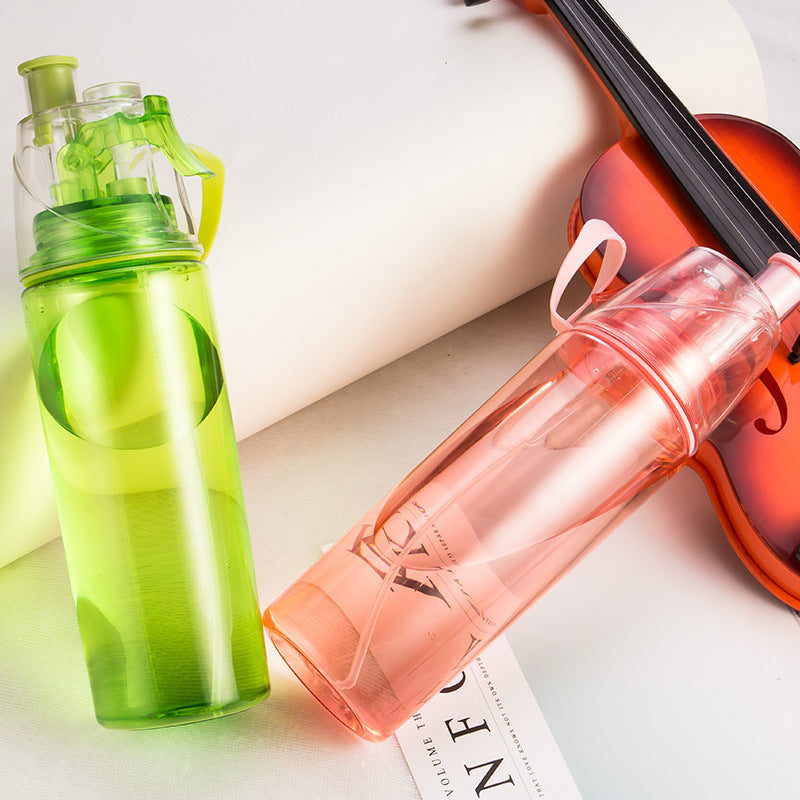 Butelka z rozpylaczem wody o podwójnym zastosowaniu